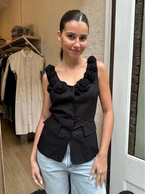 TACH Black Rose-Trim Sleeveless Button Front Camisole